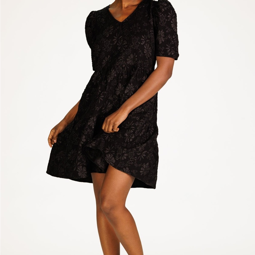 Duffield Lane Marcie Tiered Dress in Black Floral Stretch Jacquard